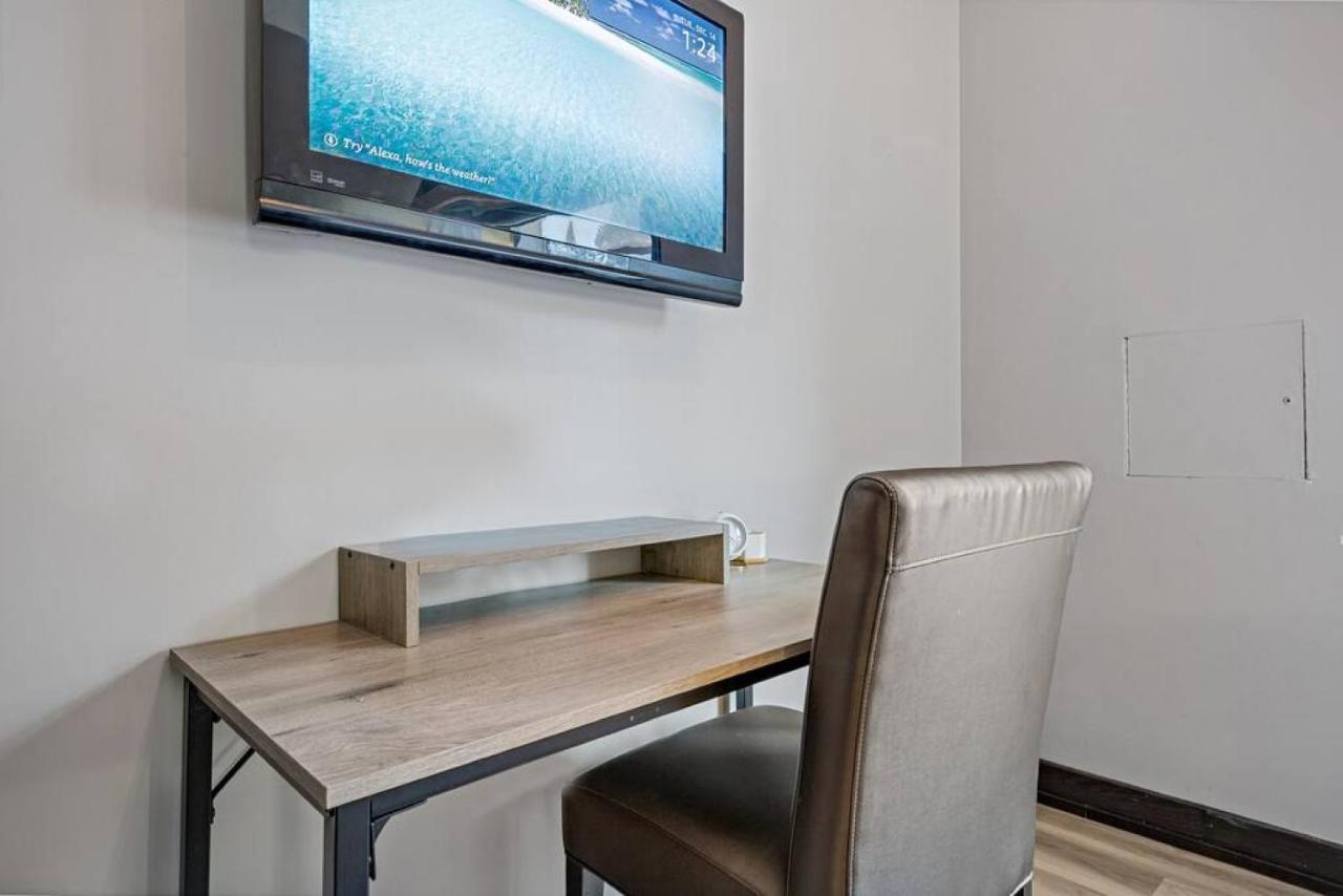 Nature'S Nook By Instant Suites Pool & Hottub كانمور المظهر الخارجي الصورة