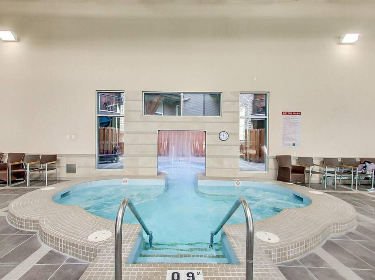 Nature'S Nook By Instant Suites Pool & Hottub كانمور المظهر الخارجي الصورة